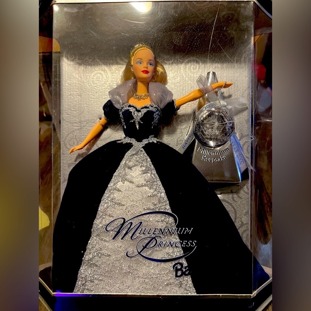 Rare limited Edition 2000 Millennium princess Barbie New